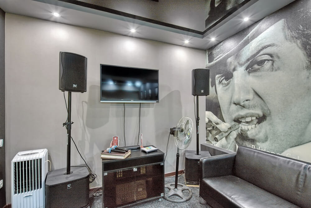 Караоке Bocelli -Интерьерная фотосъёмка  в Алматы