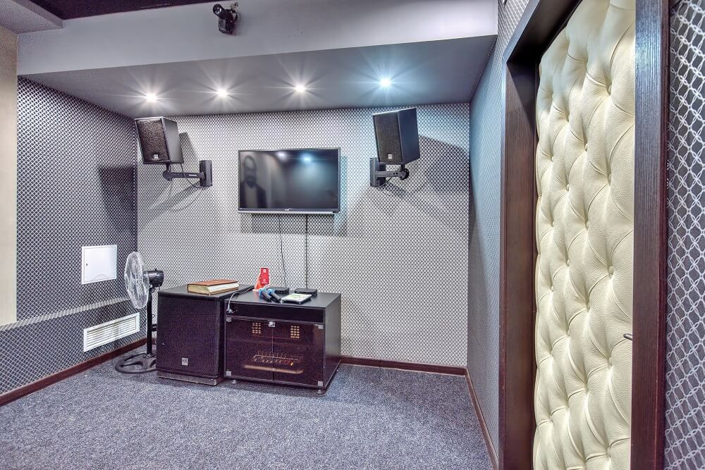 Караоке Bocelli -Интерьерная фотосъёмка  в Алматы